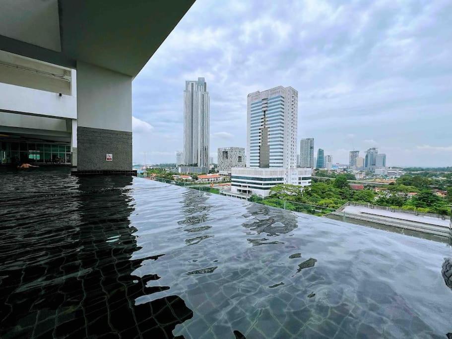 Town Area Twin Galaxy 2br 7pax Netflix!!by Apartemen