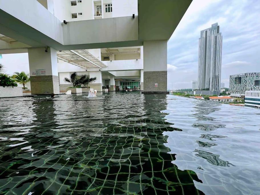 Town Area Twin Galaxy 2br 7pax Netflix!!by Apartemen Johor Bahru