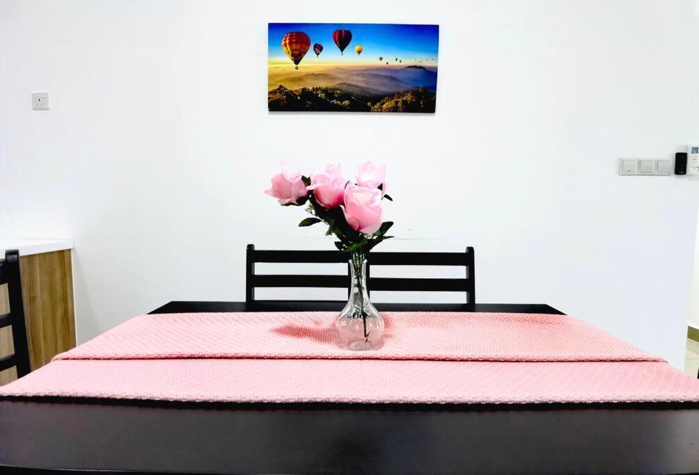 Town Area Twin Galaxy 2br 7pax Netflix!!by Apartemen *