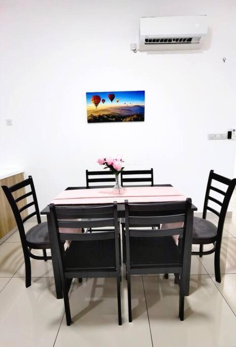Town Area Twin Galaxy 2br 7pax Netflix!!by Johor Bahru