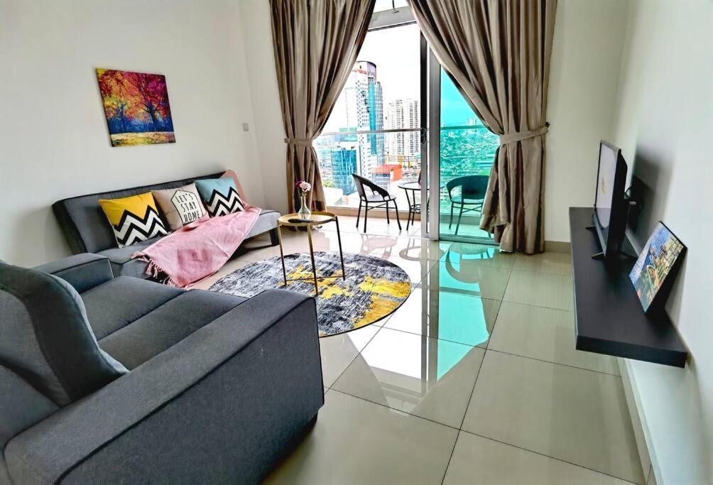 Town Area Twin Galaxy 2br 7pax Netflix!!by Apartemen *