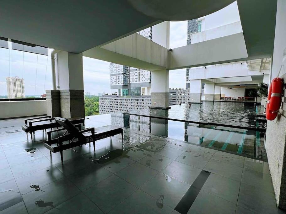 Town Area Twin Galaxy 2br 7pax Netflix!!by * Johor Bahru