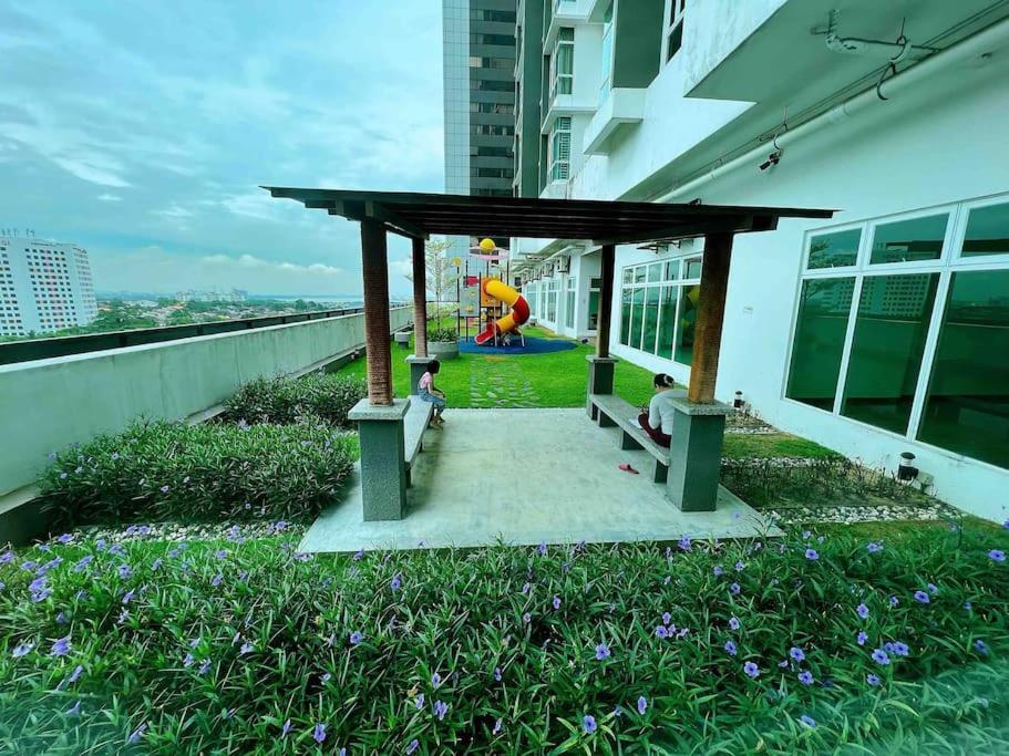 Apartemen Town Area Twin Galaxy 2br 7pax Netflix!!by