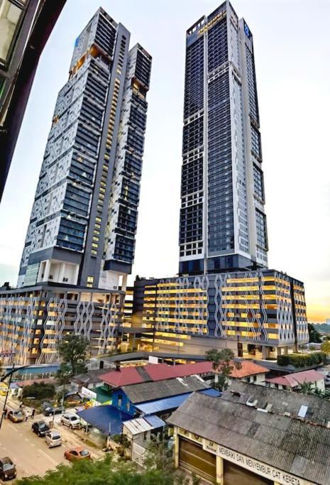 Town Area Twin Galaxy 2br 7pax Netflix!!by Apartemen